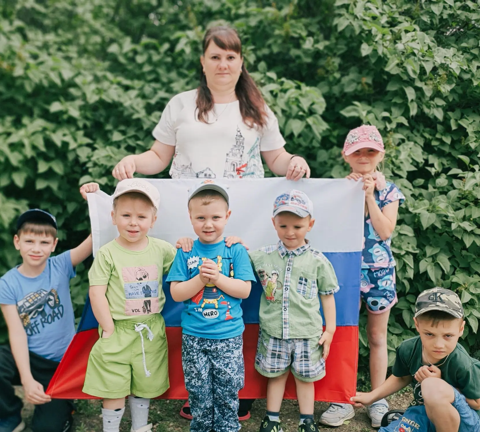 Самые маленькие патриоты страны поздравляют с Днём России! 🇷🇺
В этот важный государственный праздн