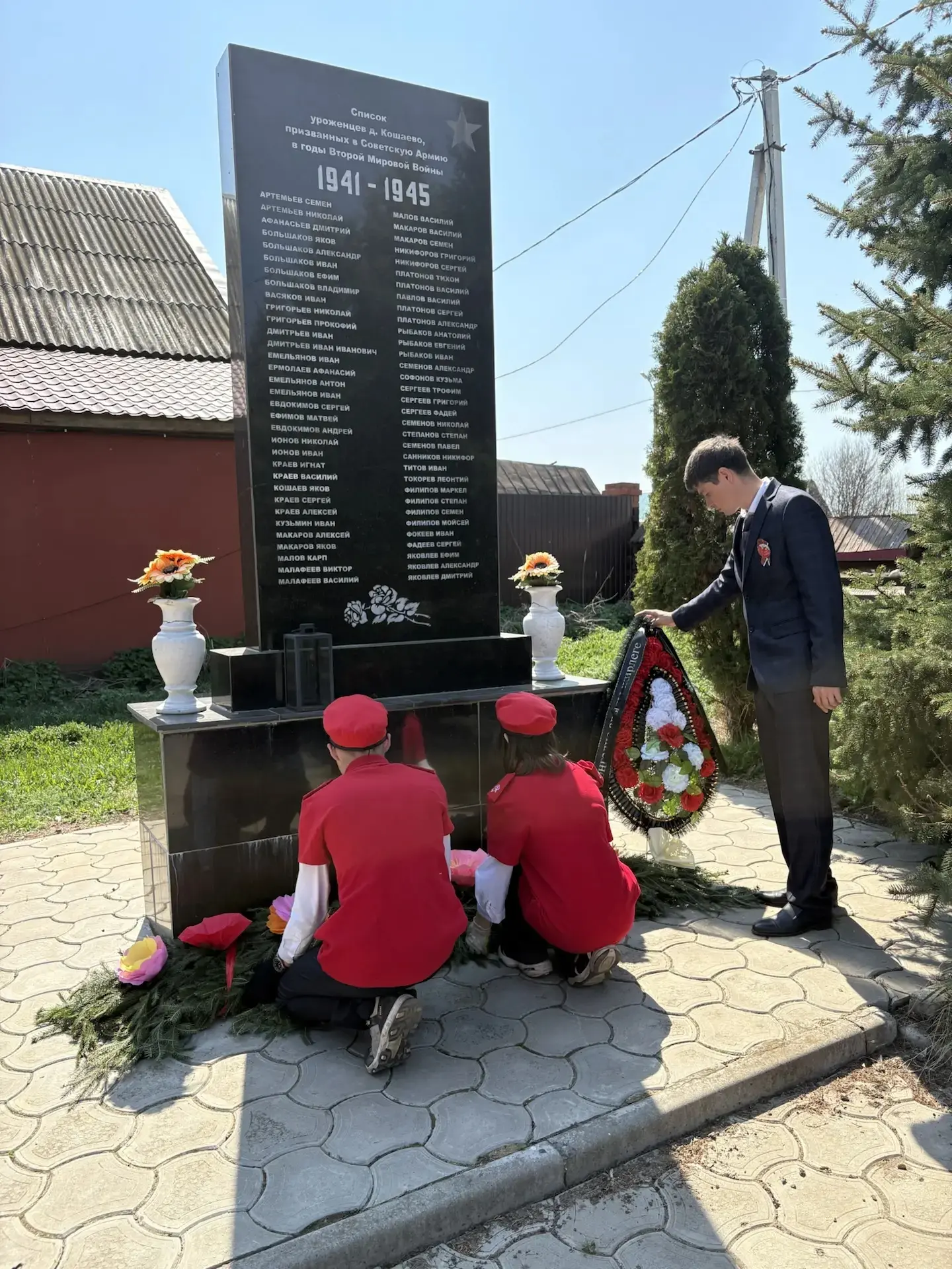 Наши юнармейцы вместе с директором Ташлыкского сельского клуба Бургановым А. А. приняли...