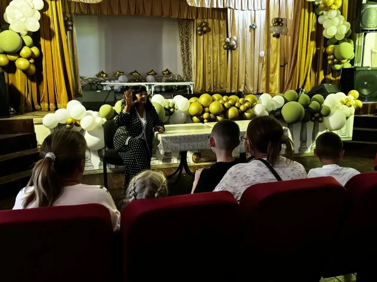 В Ялтинском Доме культуры состоялся воспитательный час «Нет! Терроризму!», посвящённый ...