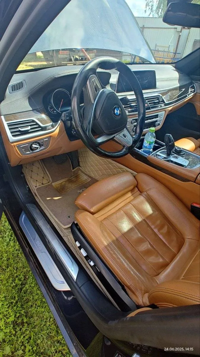 BMW 730LD 
2017 г.в. 
VIN WBA7G61020B074386

График снижения цены.

с 07.07 - 2 600 000 руб
с 15.07 