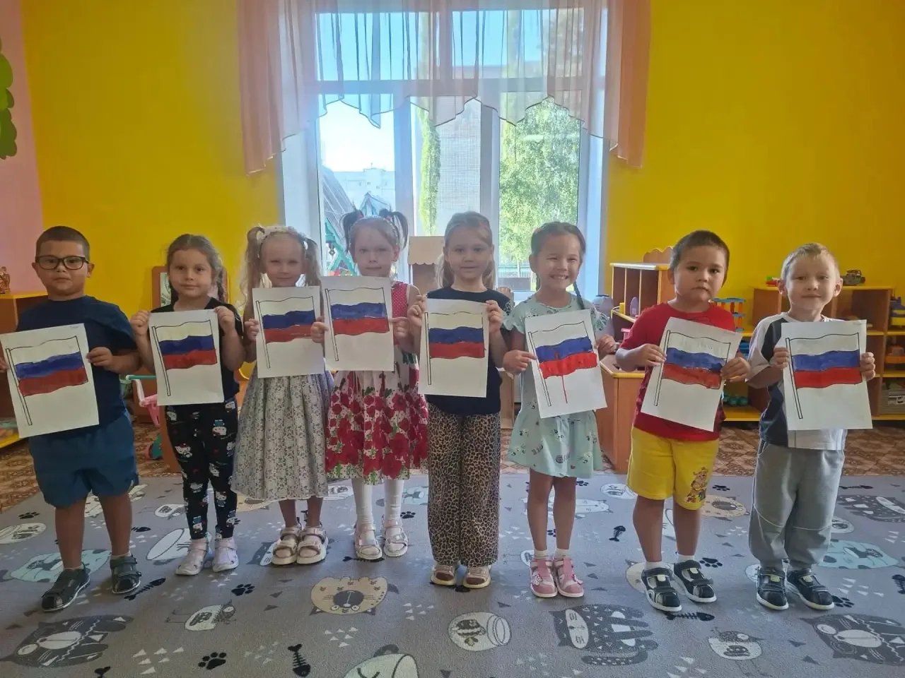 ДЕНЬ РОССИЙСКОГО ФЛАГА В НАШЕМ ДОУ! 🇷🇺