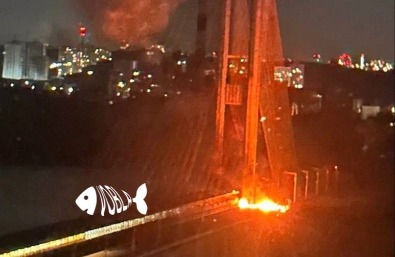 ❗️В Киеве снова прилеты по Южному мосту