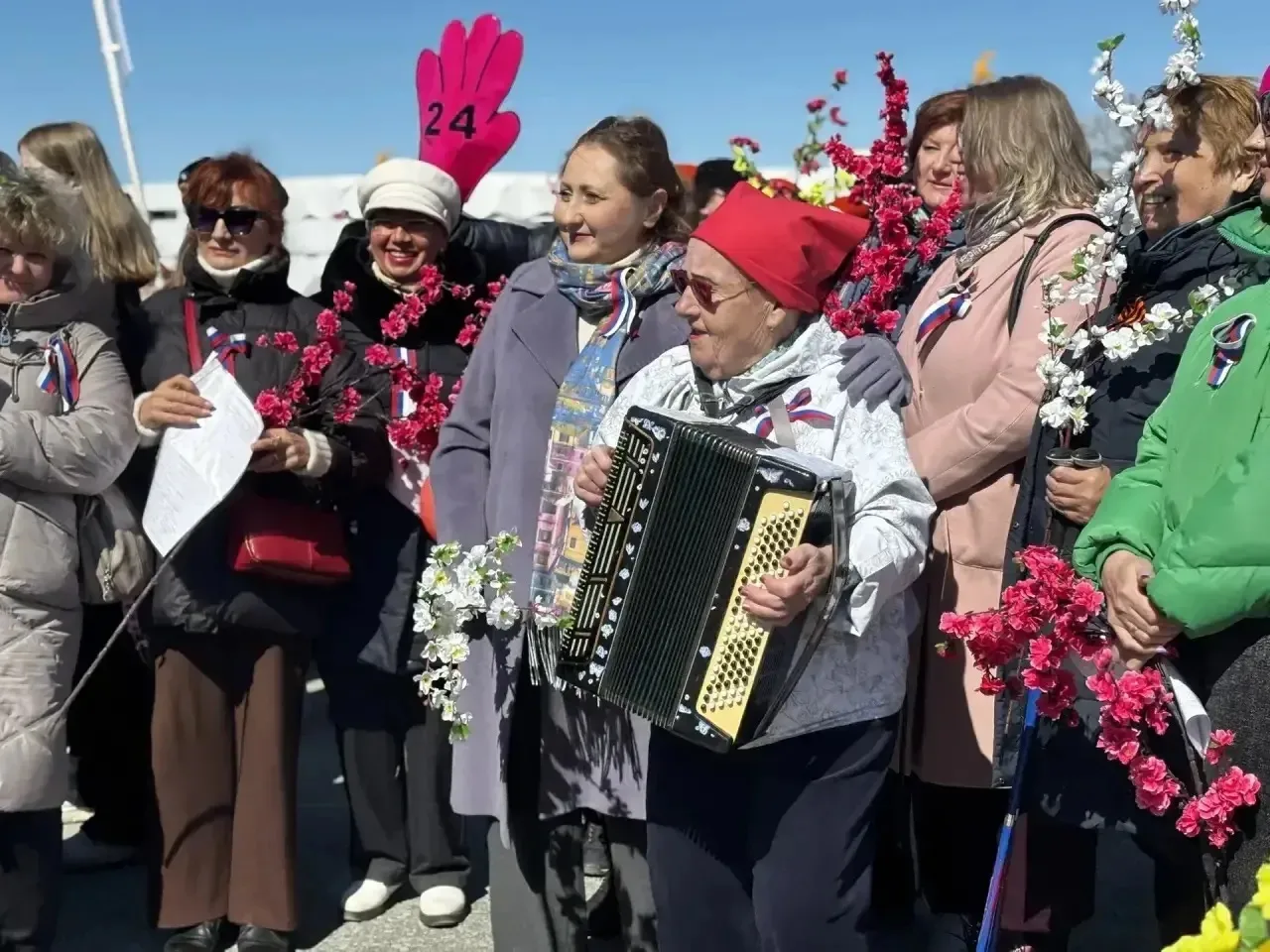 Камчатка отмечает Первомай!  С удовольствием присоединился к колонне праздничной демонстрации вместе