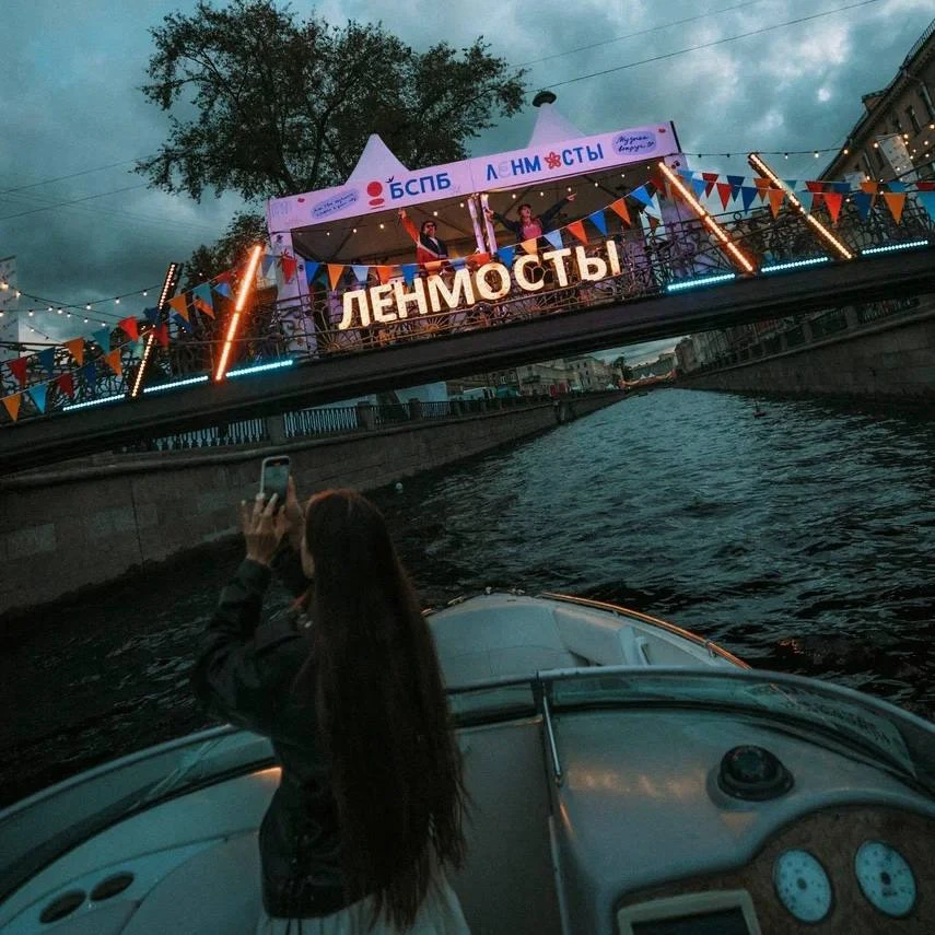На фестивале «Ленинградские мосты» выступят более 30 музыкантов. Ставший одной из визитных карточек 