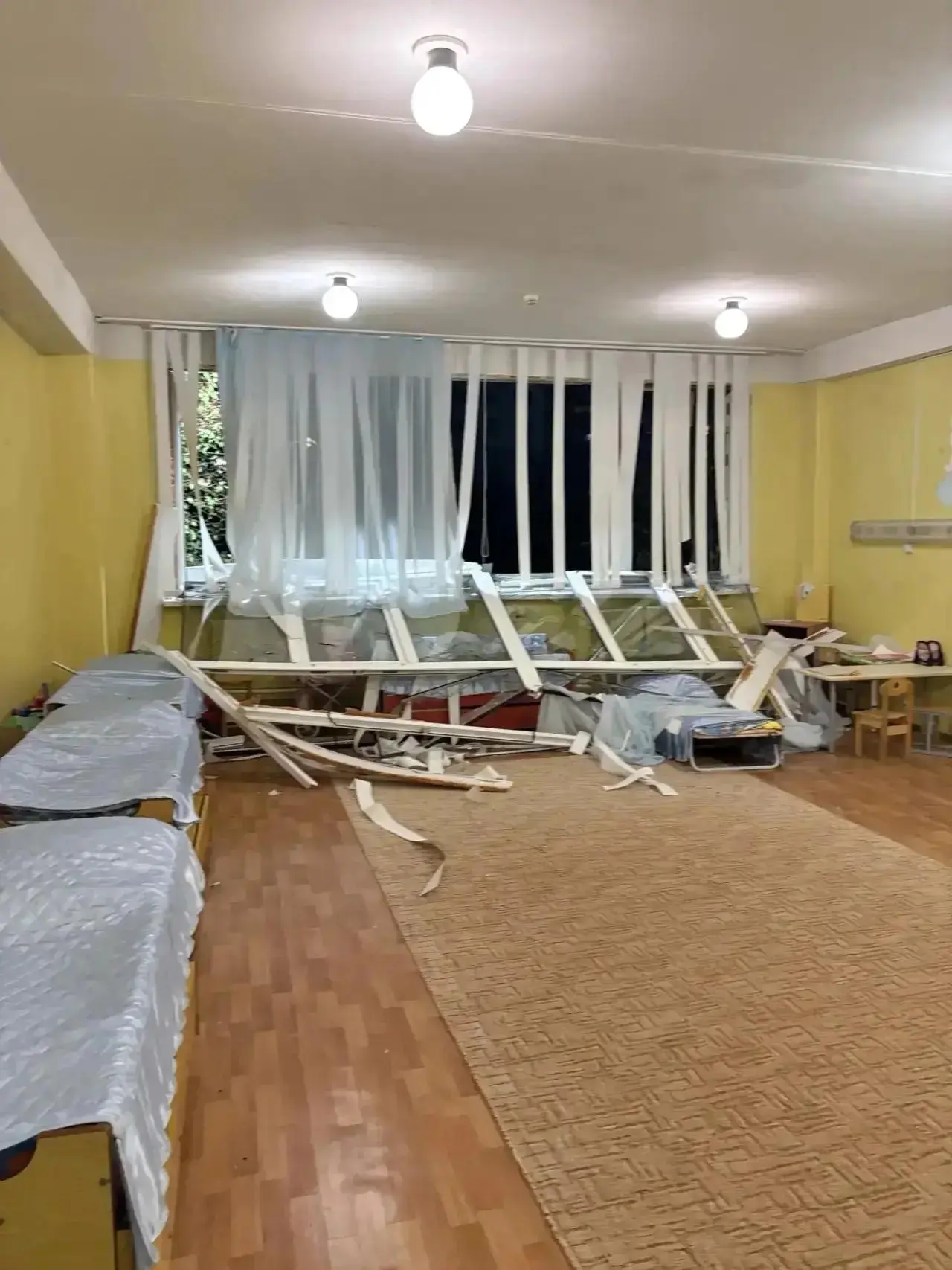Сегодня начинаются восстановительные работы в пострадавшем от БПЛА детском саду в город...
