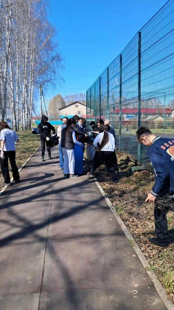 Сегодня учащиеся 8-11 классов нашей школы приняли участие в важном и почетном мероприят...