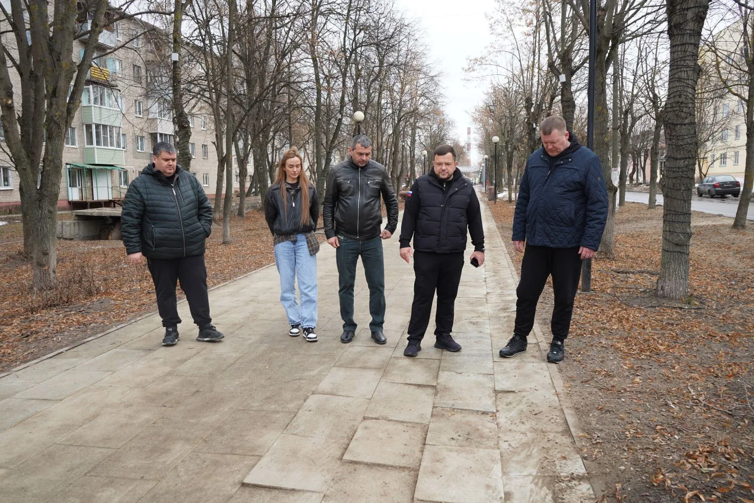 Снег стремительно сходит и открывает не самые живописные виды. За зиму во дворах и на улицах скопило