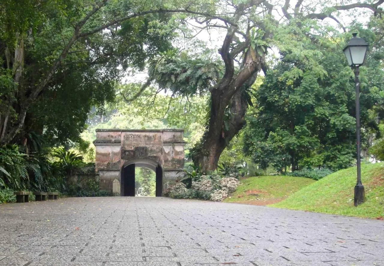 Парк Форт Каннинг, Сингапур 🇸🇬  🔹 Форт Каннинг - исторический парк на холме в самом центре Сингапура