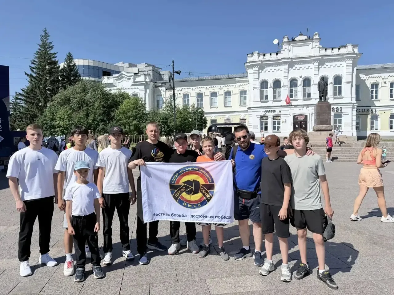 14 июня воскресенье 
на основной сцене пешеходного Любинского прошла зарядка в формате культурного з