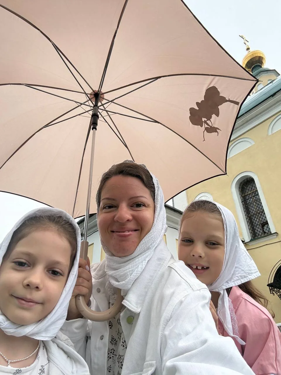 С праздником всех Русских Святых!🕊️

Утром разговаривала с совестью, никак не могла проснутся. Батю
