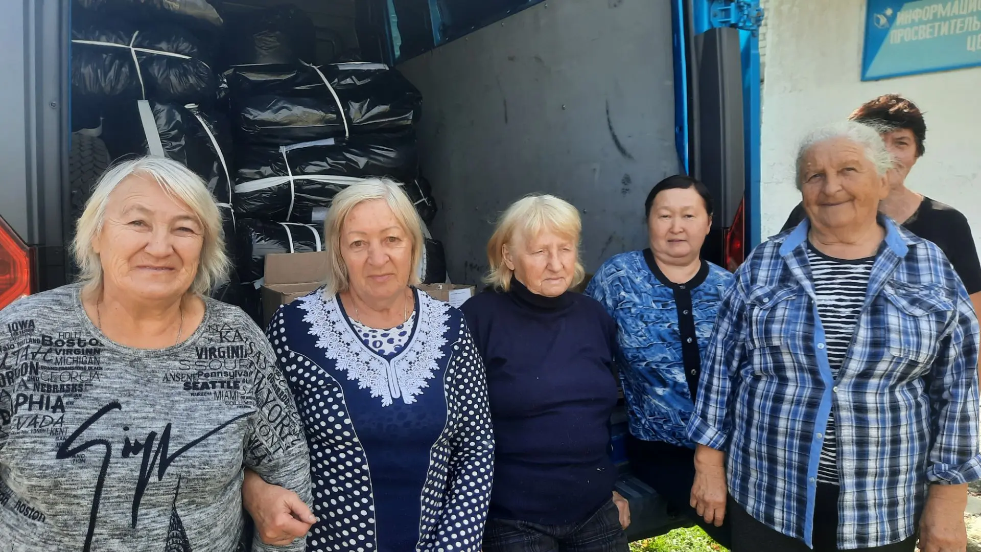 Очередная партия гуманитарной помощи передана волонтерской группой Умелые руки из с. Оз...