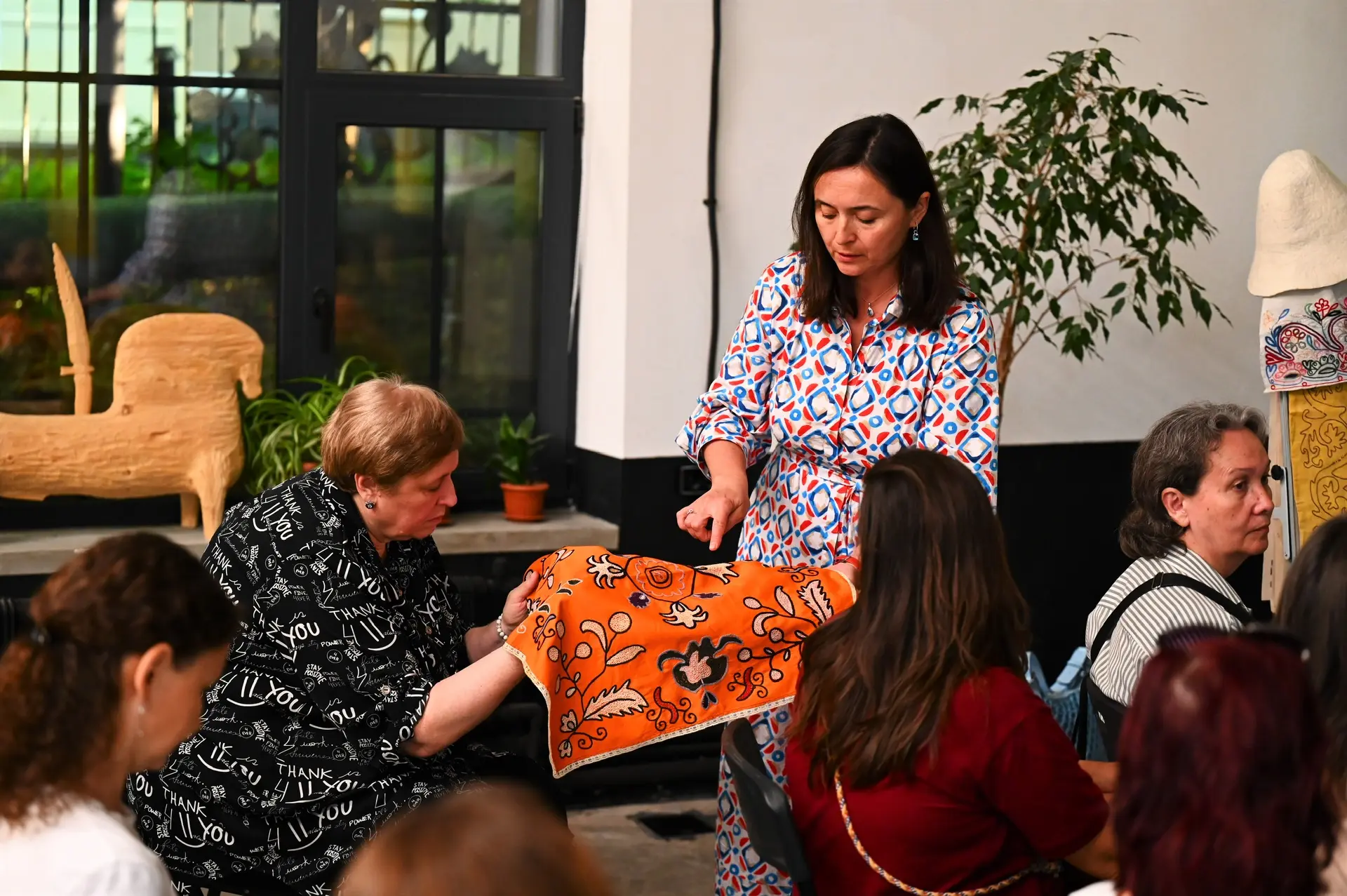 ☀️ Ремесла, которые дышат в такт с городом

Стартовала сувенирная лаборатория «Декоративно-прикладно