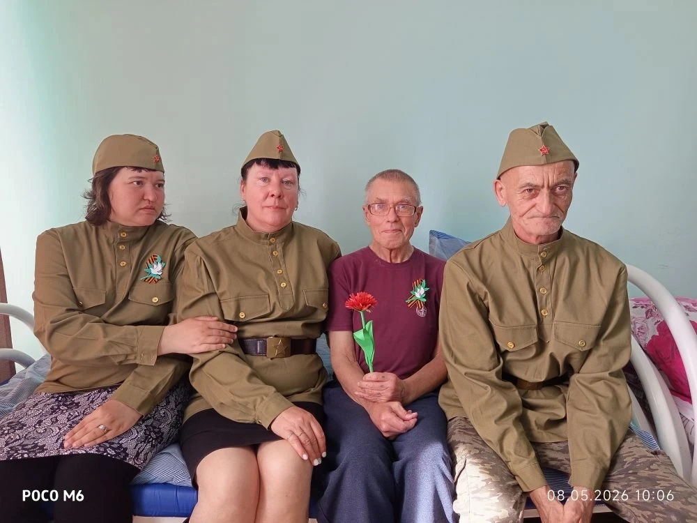 Получатели социальных услуг ГАУ СО "Черкасский дом-интернат" поздравили с Днем Победы 🎗️проживающих