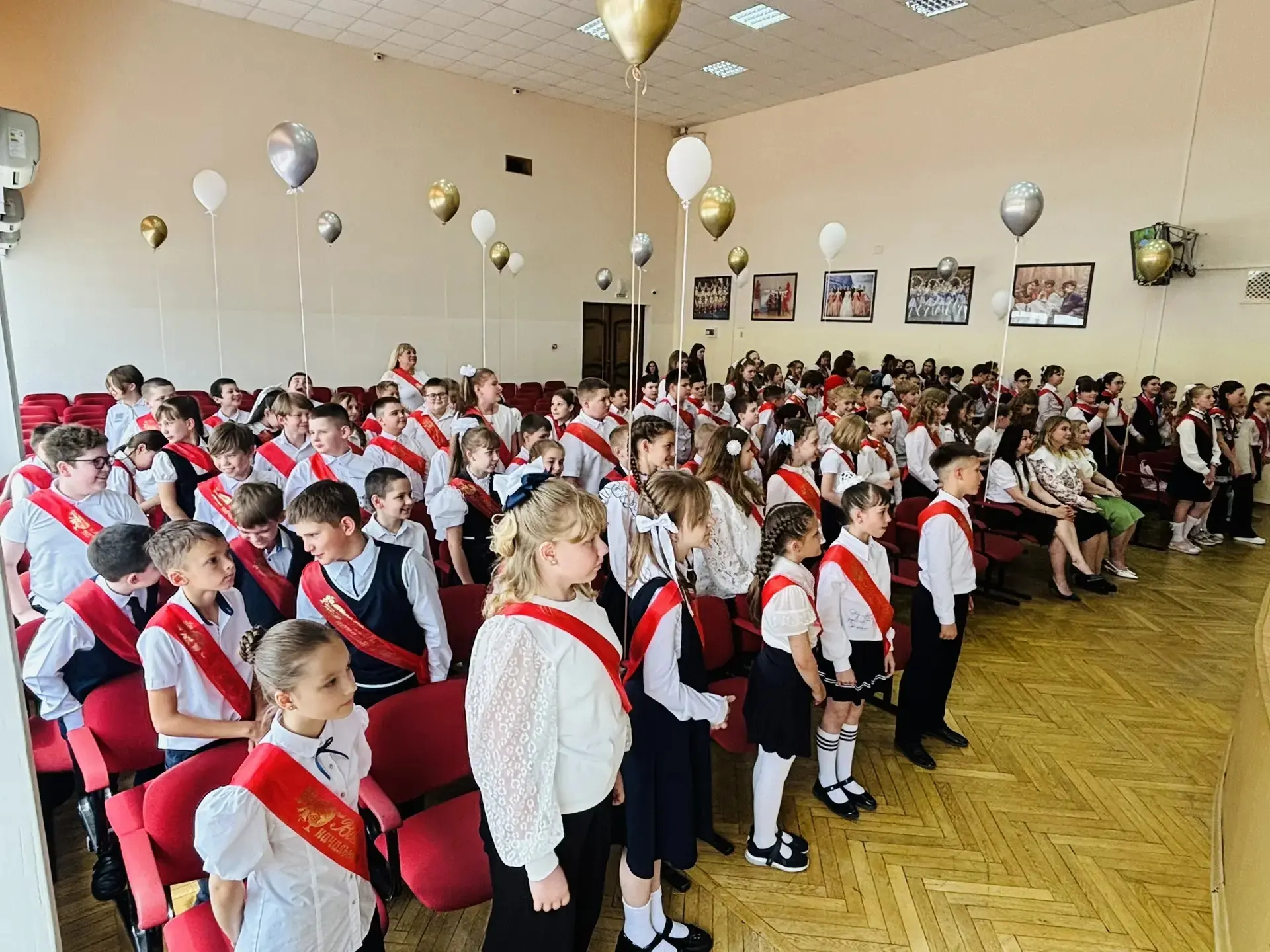 ⭐ На этой неделе состоялся трогательный праздник — выпускной для учащихся четвёртых классов. Ребята 