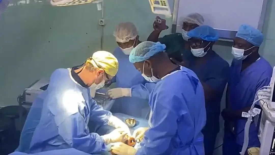👨‍⚕️Врач Ступинской клинической больницы принял участие в гуманитарной миссии в Республике Конго  Вр