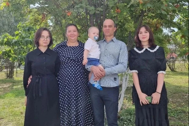 В Воронежской области стартовала акция «Добрый сигнал»: семьи с детьми получат спутнико...