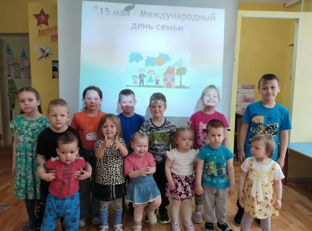 Семья самое дорогое, самое главное, что есть в жизни каждого человека. Семья - близкие ...