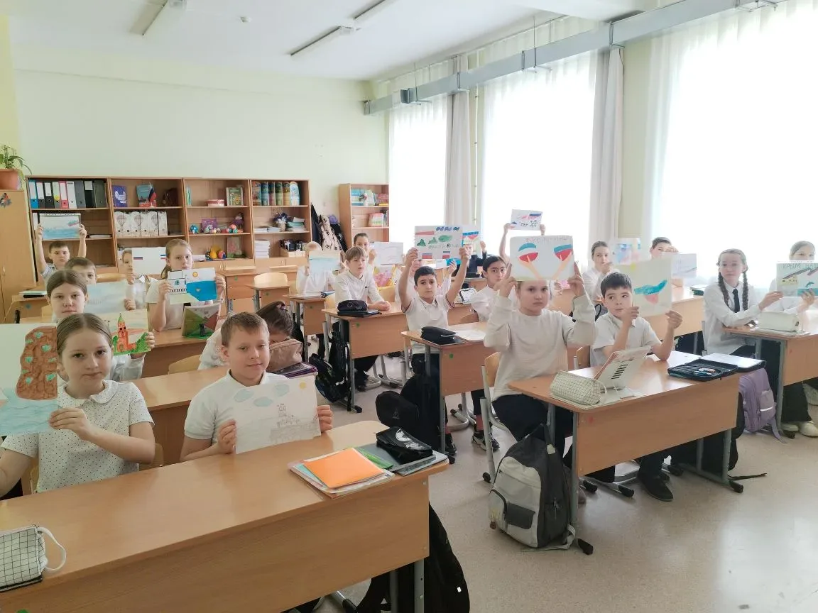 Крым и Россия — мы едины! 🌊🇷🇺  Сегодня в классах нашей школы царила особая атмосфера. Прошли классны