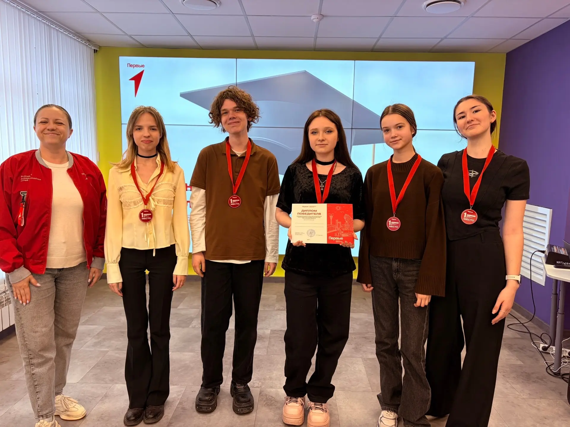 🏆 Победа в интеллектуальном чемпионате  Команда нашей школы показала блестящий результат на муниципа