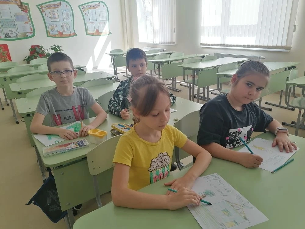 Сегодня учащиеся 2 "А" класса приняли участие в игровой программе по пропаганде экологической культу