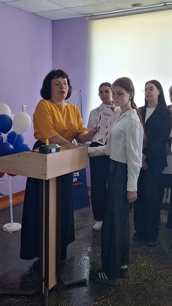 🎉 Торжественная общешкольная линейка: итоги года и заслуженные награды! 🎉