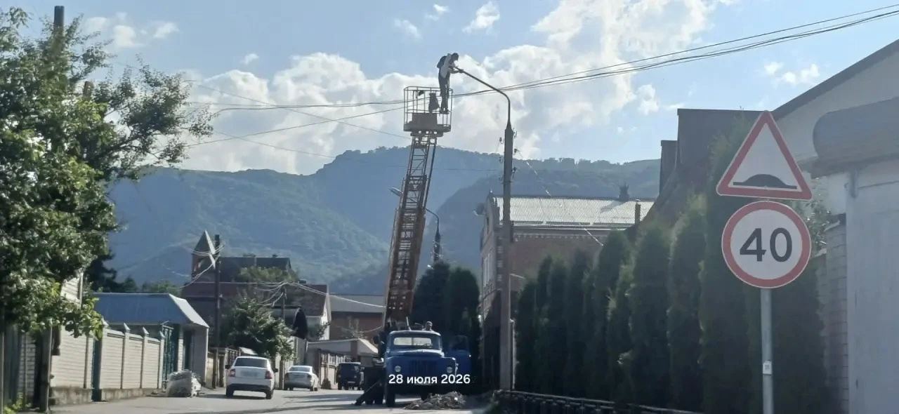 💡 В Карачаевске продолжаются работы по замене ламп уличного освещения.

Наши специалисты поэтапно о