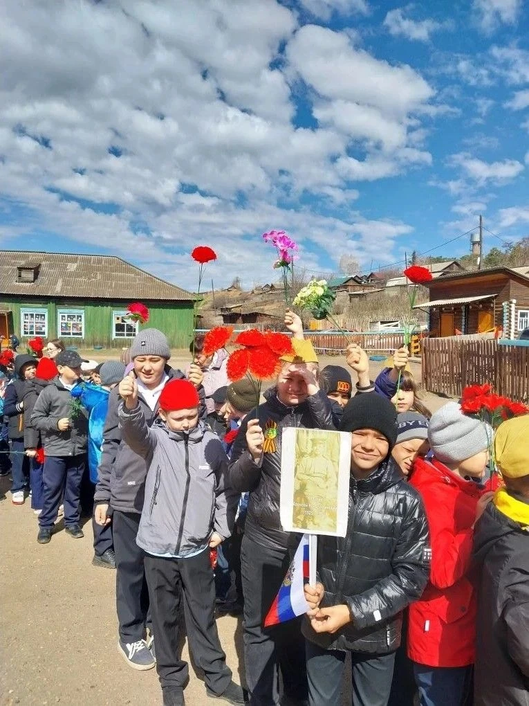 В преддверии 81-й годовщины Победы в Великой Отечественной войне ученики начальных клас...