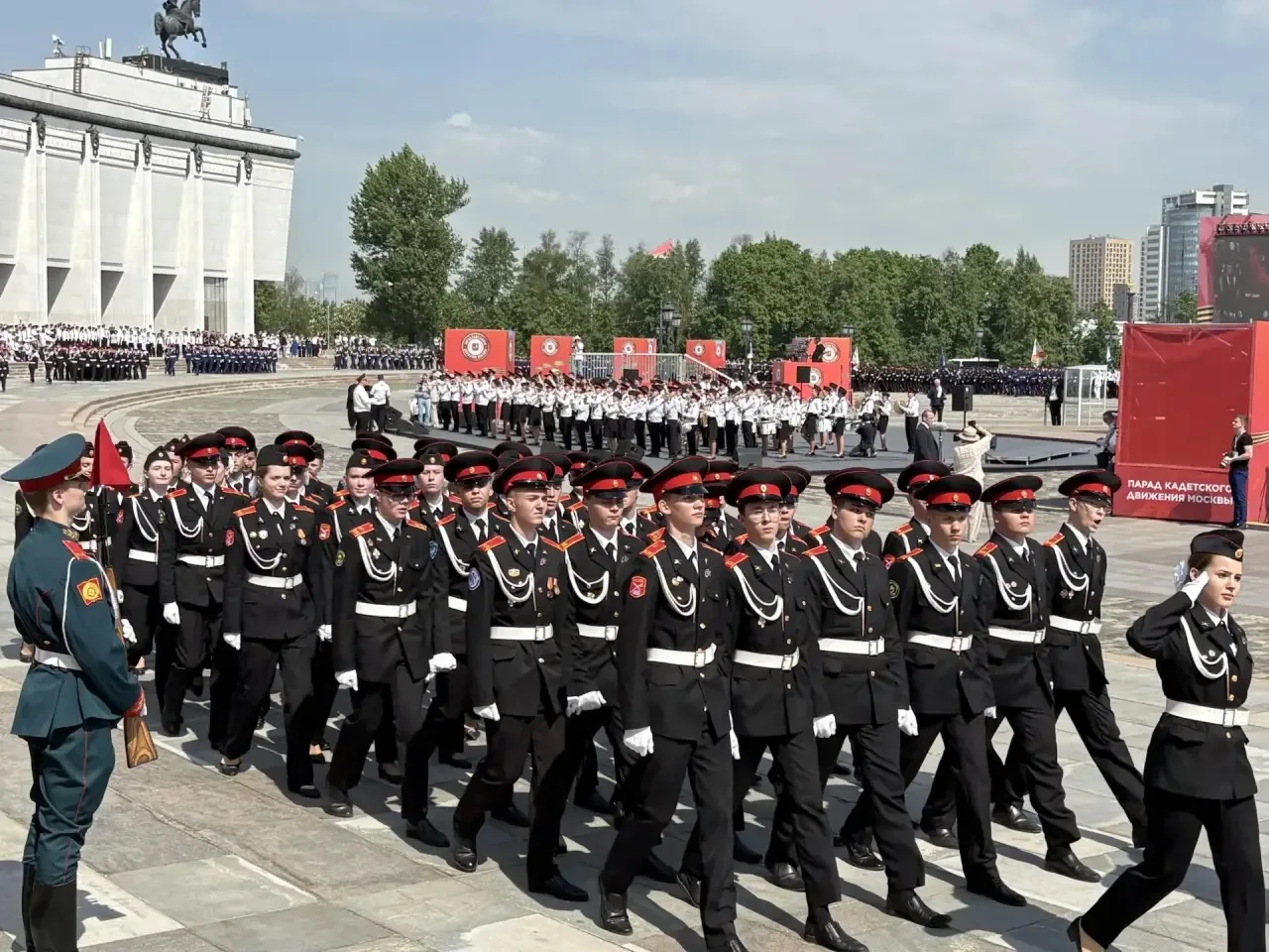 Плечом к плечу 🇷🇺  🌟20 мая на Поклонной горе прошел ежегодный Парад кадетского движения города Москв