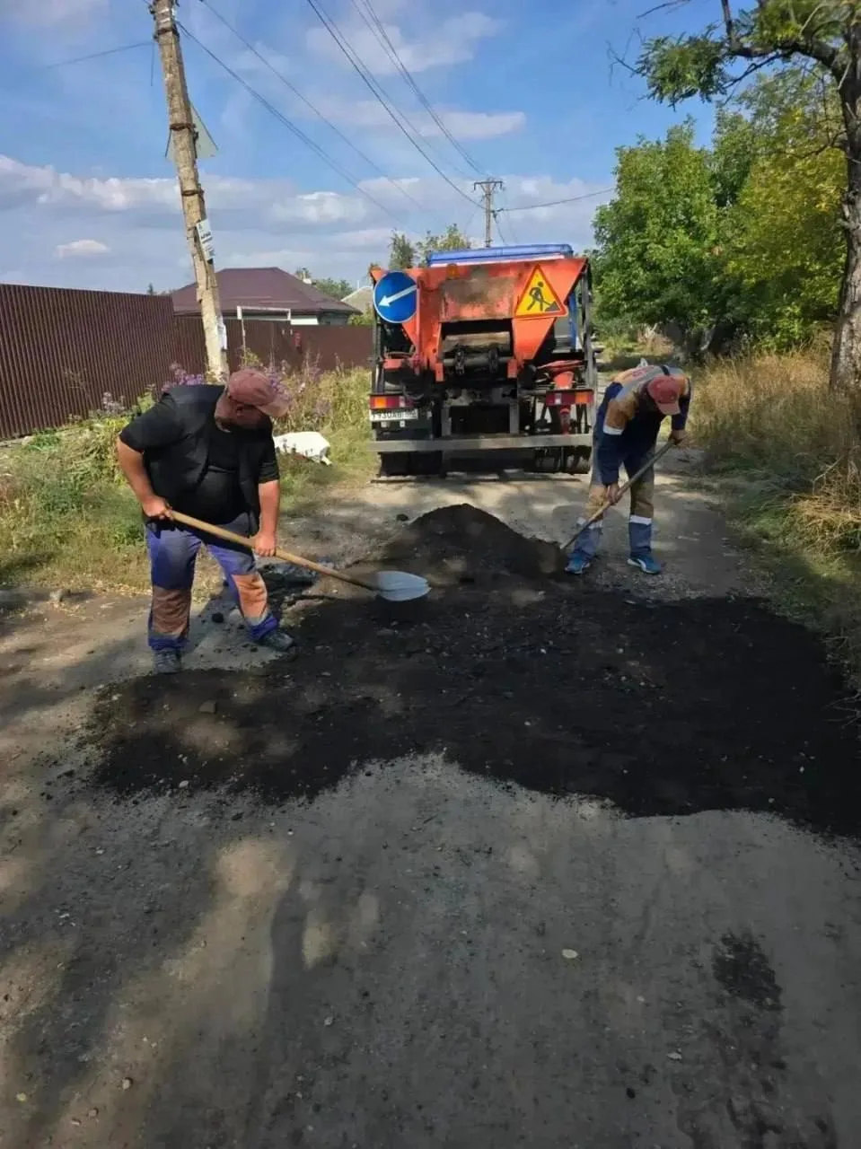 🌿 Мариупольские коммунальщики продолжают приводить город в порядок