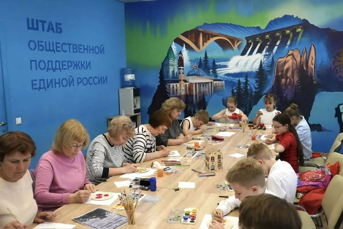 Сбор гумпомощи, высадка аллей, приёмы граждан: правящая партия провела в регионах «День...