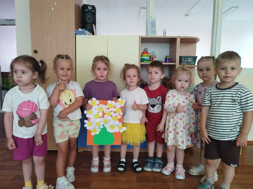 Маленькие «Солнышки» поздравляют с Днем семьи, любви и верности! ☀️

Сегодня в нашей  группе царит п