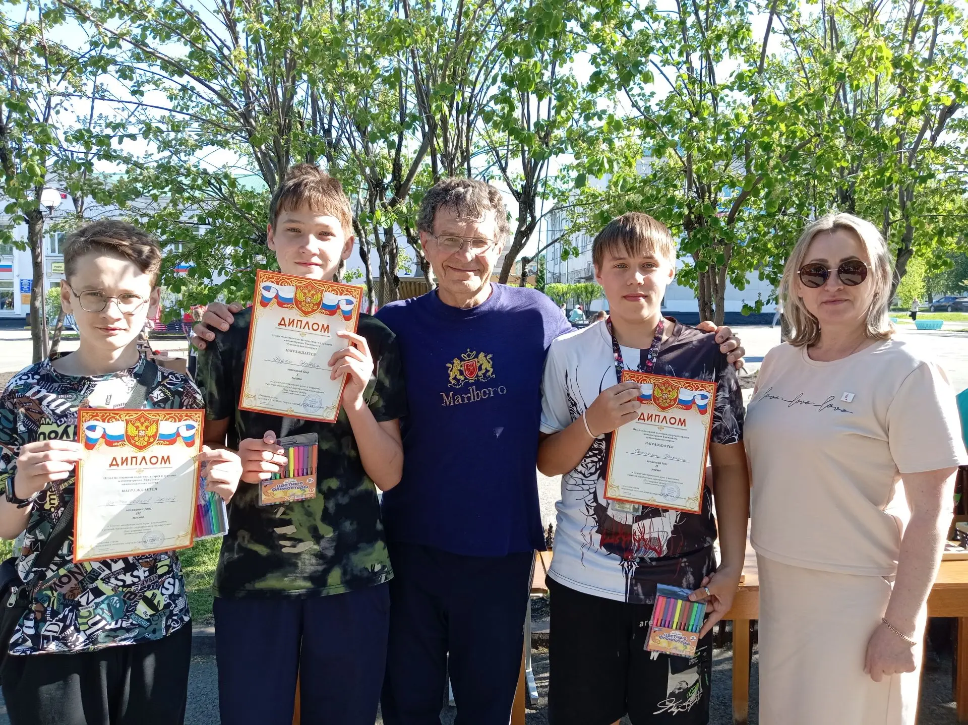🎉В день защиты детей прошли необычные соревнования по шахматам в формате сеанса одновр...