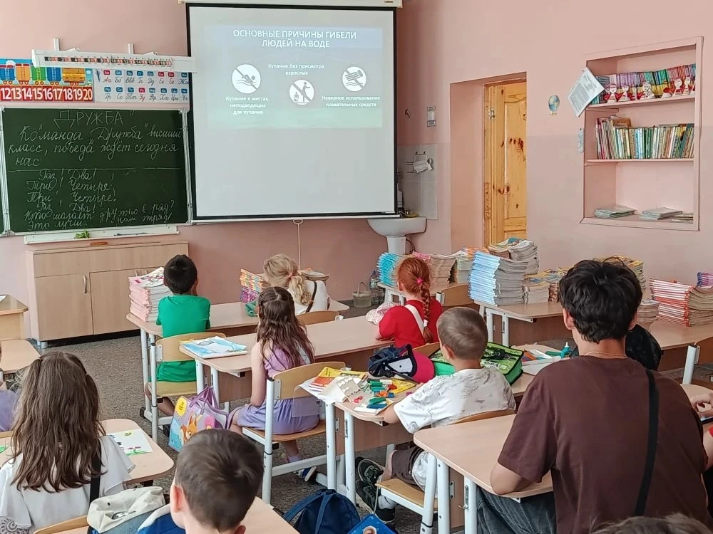 🚀 «Наше безопасное завтра»: в «Весёлой галактике» прошли важные классные часы

🚩 Сегодня в пришкол