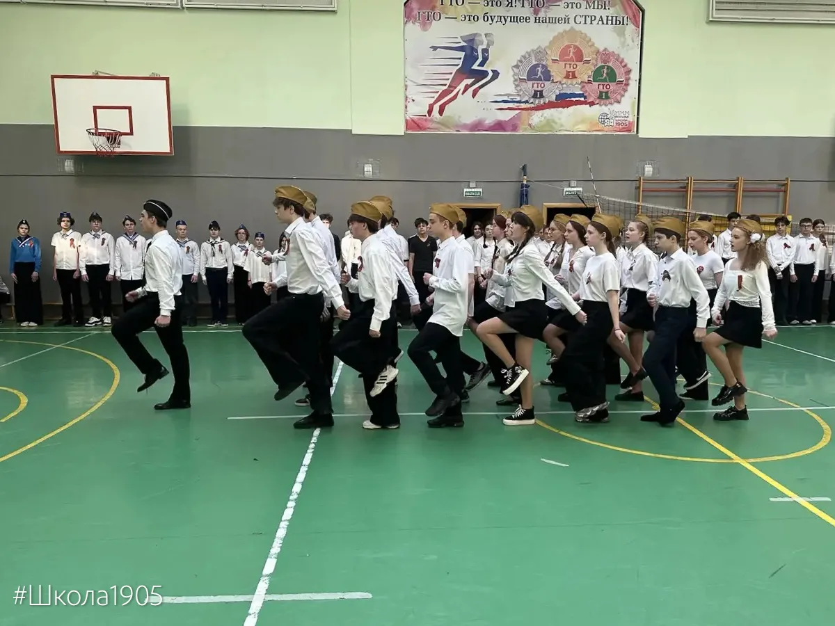 🌟 Равнение на Победу!  В нашей школе прошёл конкурс-смотр строя и песни среди учеников 5–8 классов, 