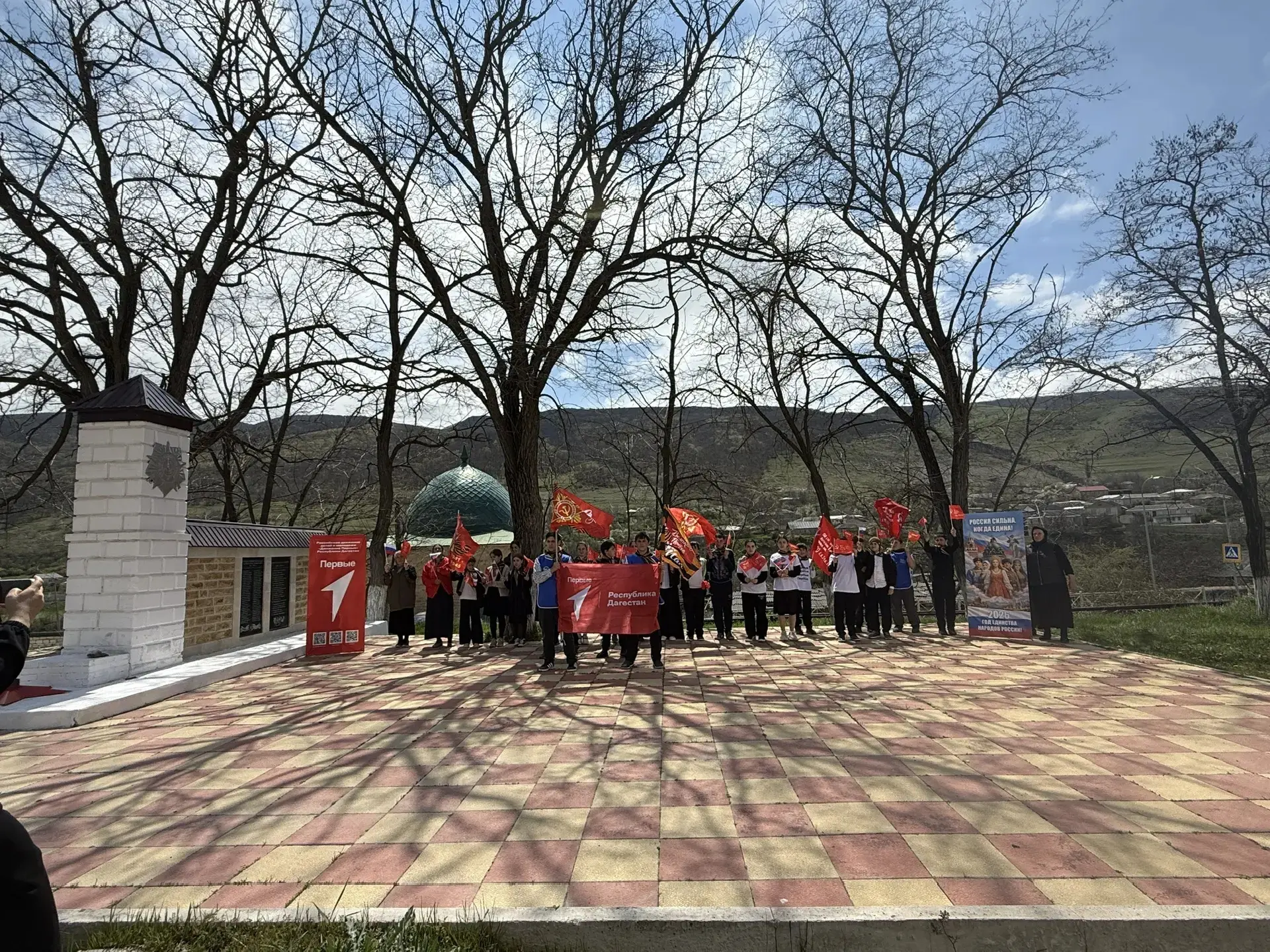 В МКОУ Дегвинская СОШ прошла патриотическая акция «Знамя Победы», приуроченная к праздн...