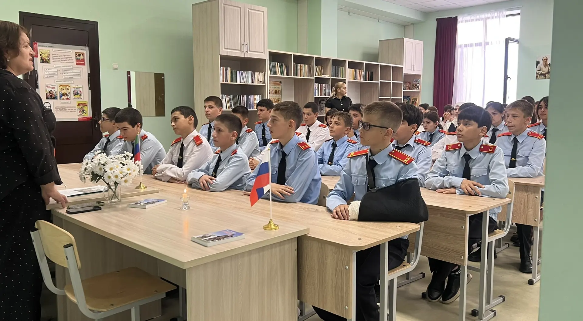 В кадетском классе Следственного комитета прошел урок мужества, посвященный Дню солидар...