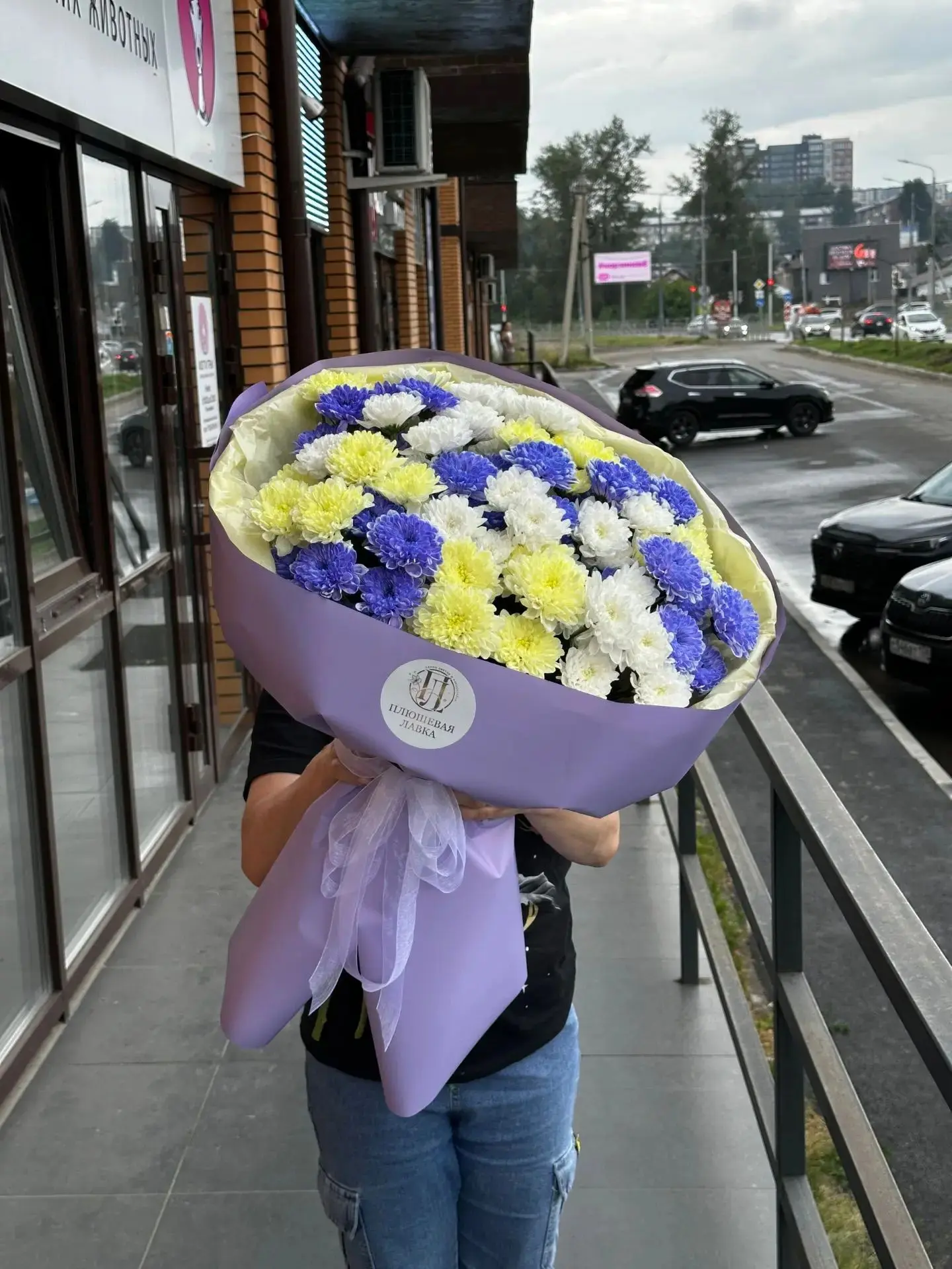 Всем доброго воскресного дня 💐

В наличии букет из хризантем 
3900 р только для подписчиков канала 