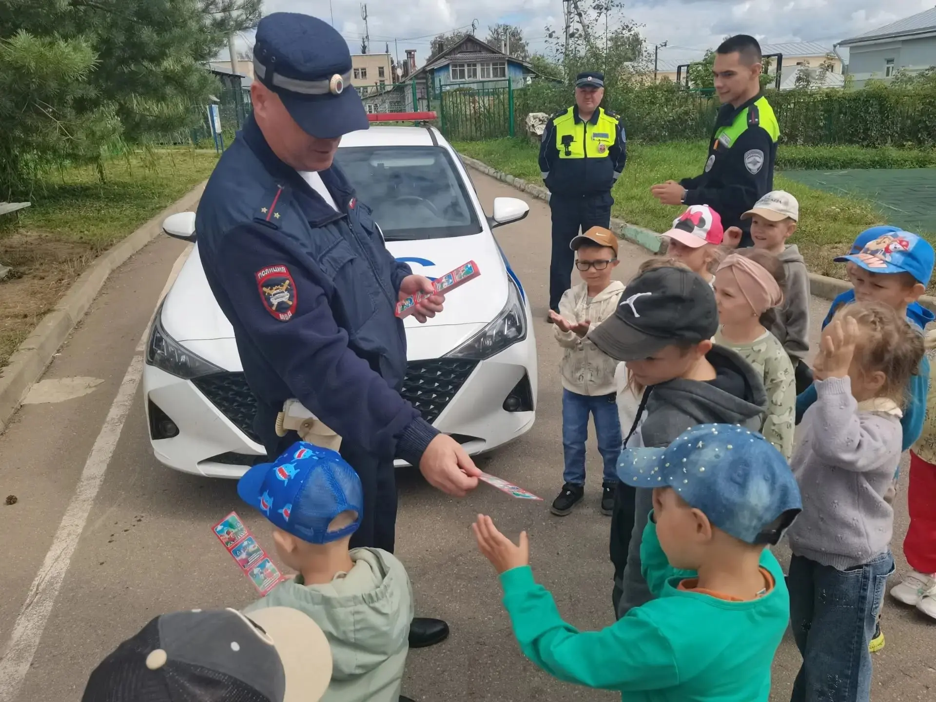 🚔☝️🚔В нашем детском саду состоялась  встреча  с инспекторами  отдела ГИБДД. Они  пров...