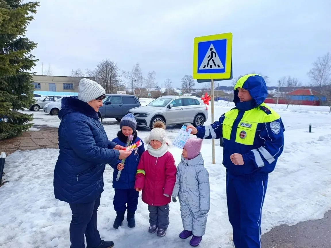 🚦 🚘 💐 В целях привлечения внимания общественности к проблеме безопасности дорожного ...