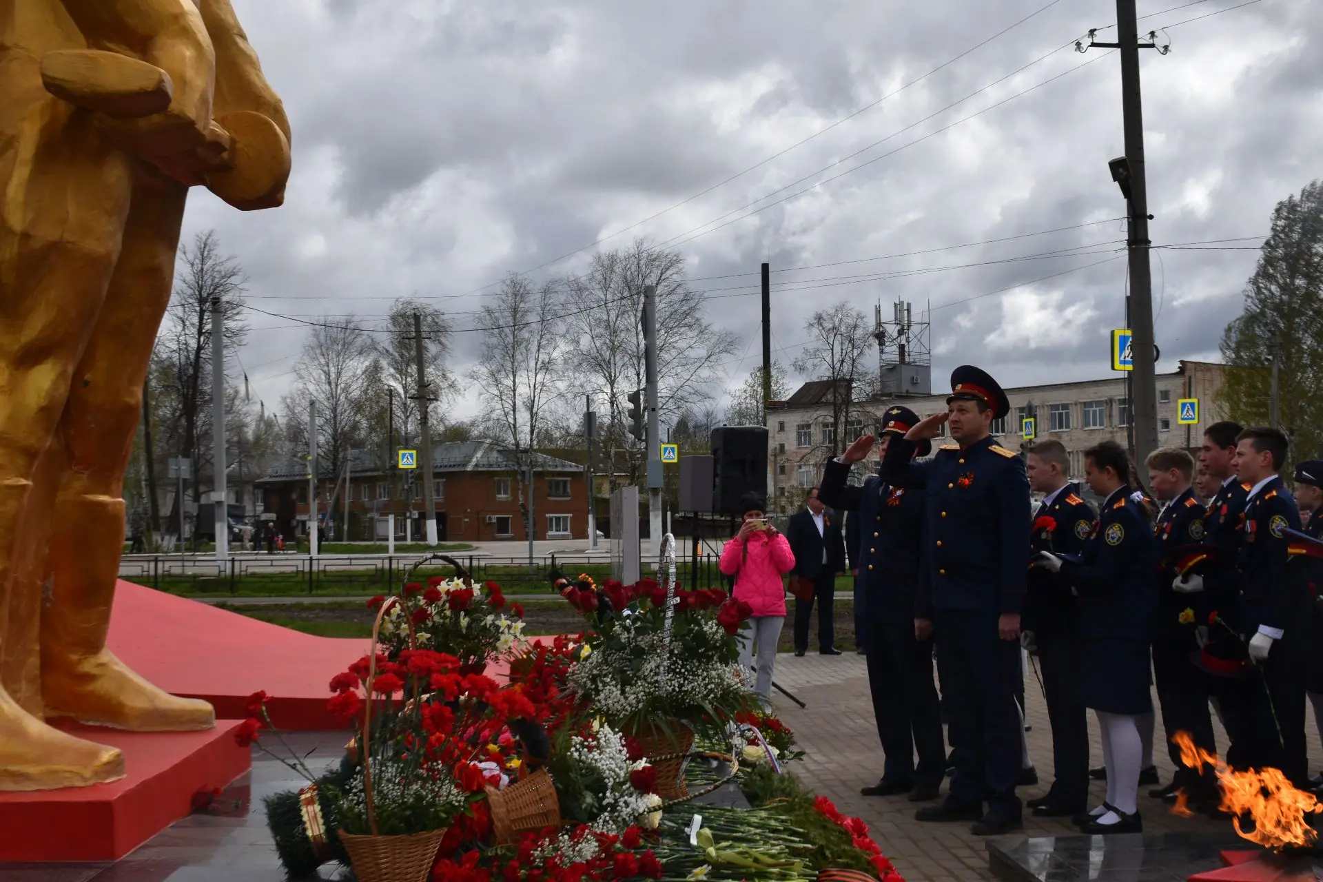 Сегодня в центре посёлка прошёл митинг «Без права на забвение» — трогательное и важное ...