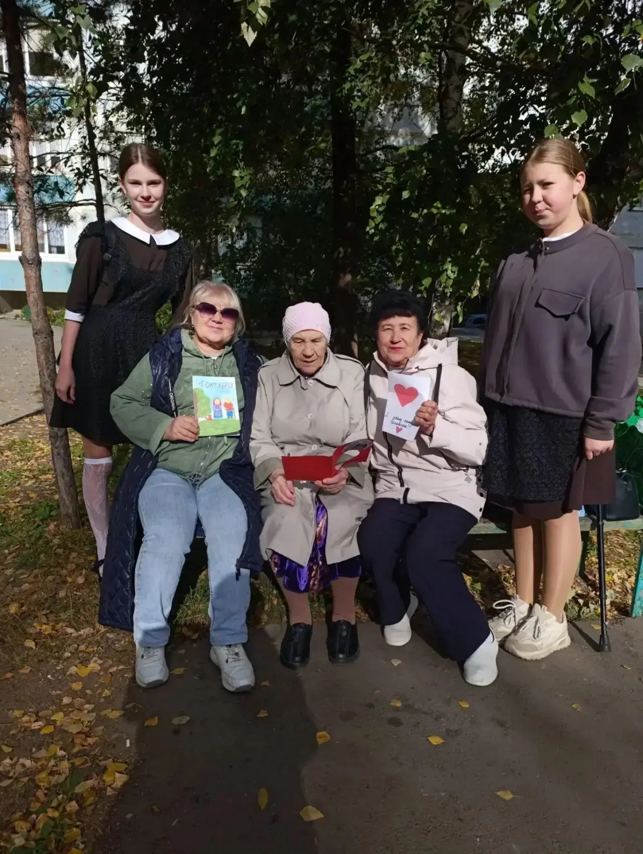 🍁В рамках празднования Дня пожилого человека Тимуровский отряд провел акцию "Благодарн...