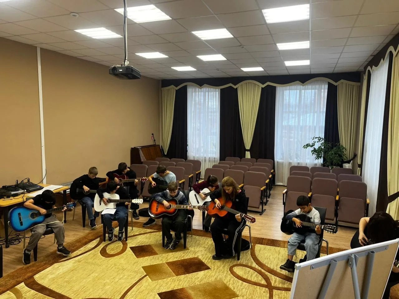 🎉 Объединение «Алегриас»: учимся играть на гитаре с нуля! 🎉
