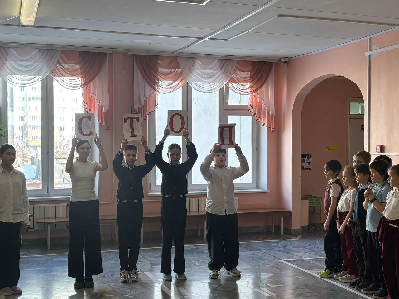🗓️В нашей гимназии перед весенними каникулами прошли увлекательные и познавательные линейки во 2 и 4