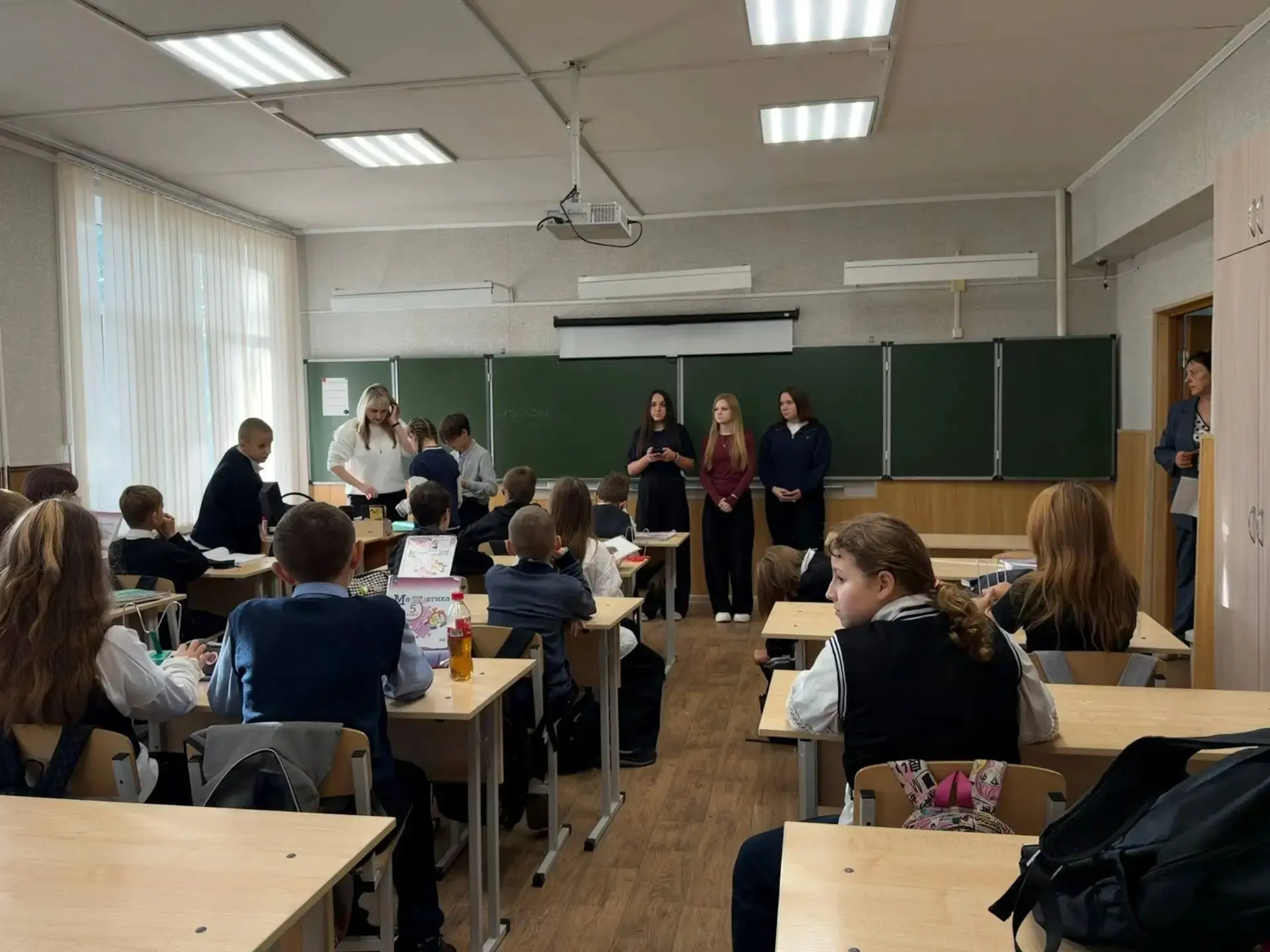 Сегодня 1 октября Волонтёры отряда "Надежда" провели беседу  с учащимися 3, 4 классов о...