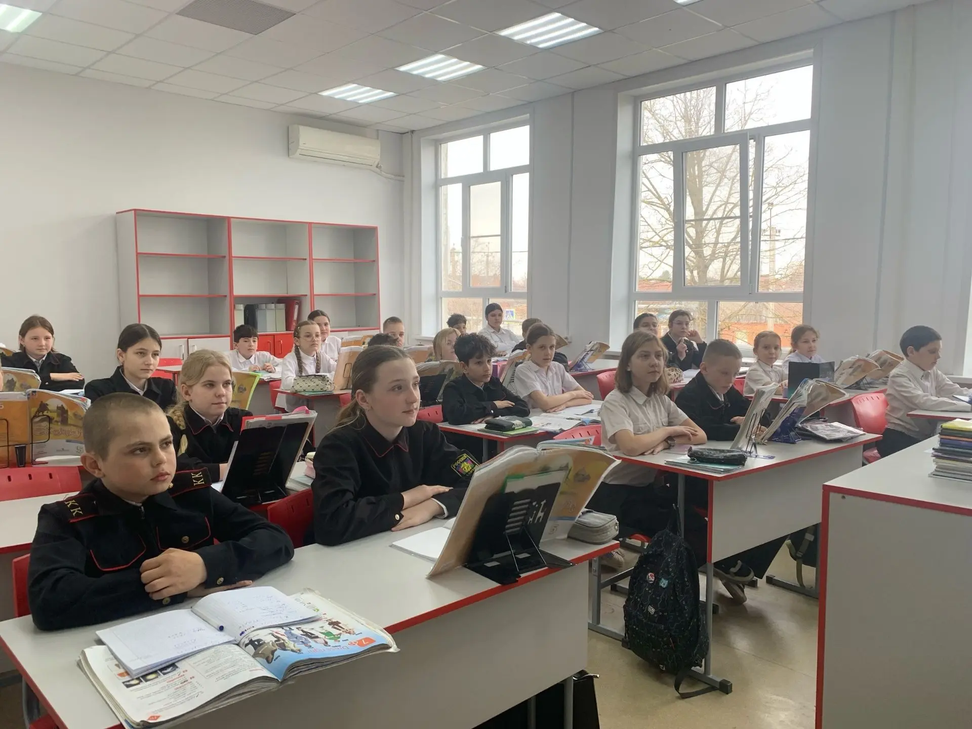Первые о Крыме 🏞  Сегодня активисты Движения Первых провели информационные пятиминутки, рассказали м