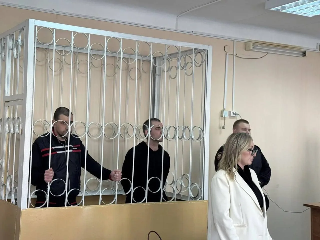В Кушве двоих местных жителей приговорили к колонии за вымогательство 100 тысяч рублей ...