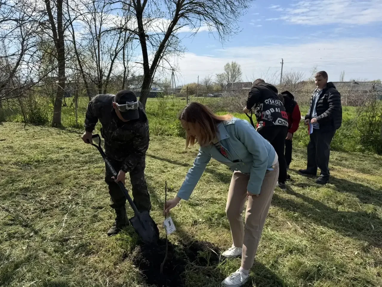 В преддверии 81-й годовщины Великой Победы в селе Надзорном прошла Всероссийская акция «Сад памяти».