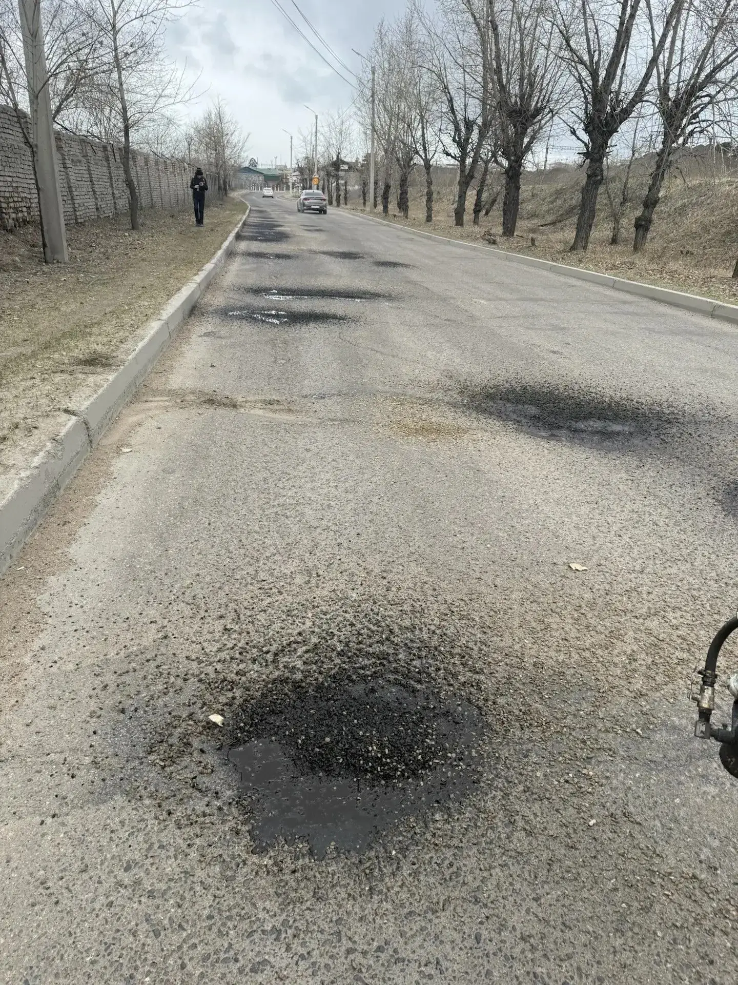 В Улан-Удэ ямочный ремонт провели более чем на 20 улицах   🛠️ За прошедший месяц сотрудники дорожной