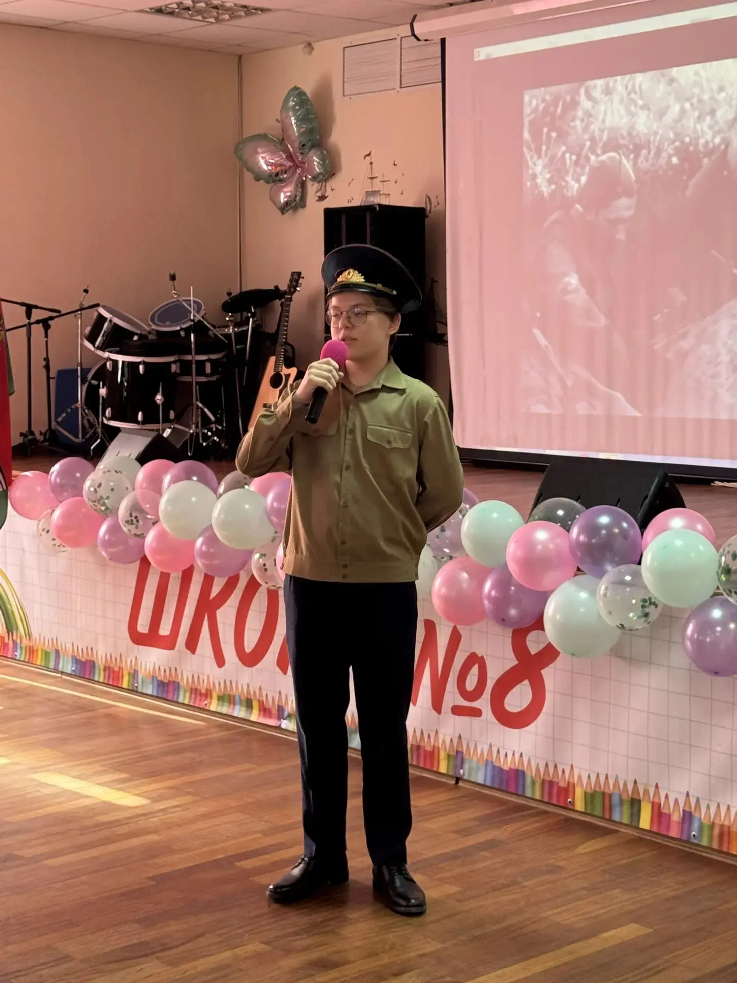 🌟Ученики 10Н класса Тимур Б. и Виктория М., а также юная талантливая ученица 7Г класса Галина С. дос