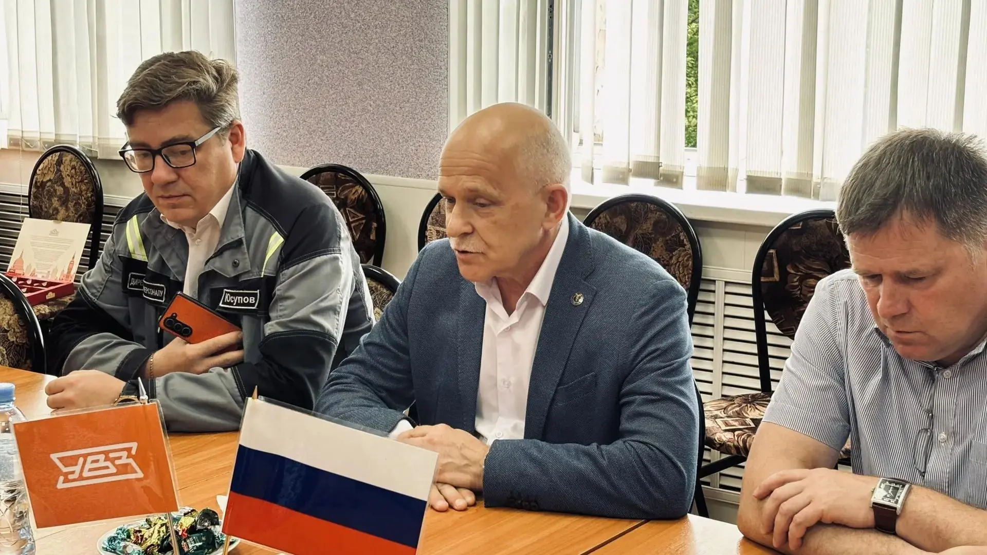 Рабочий визит на «Уралвагонзавод»: Андрей Беседин встретился с участниками проекта «Эне...